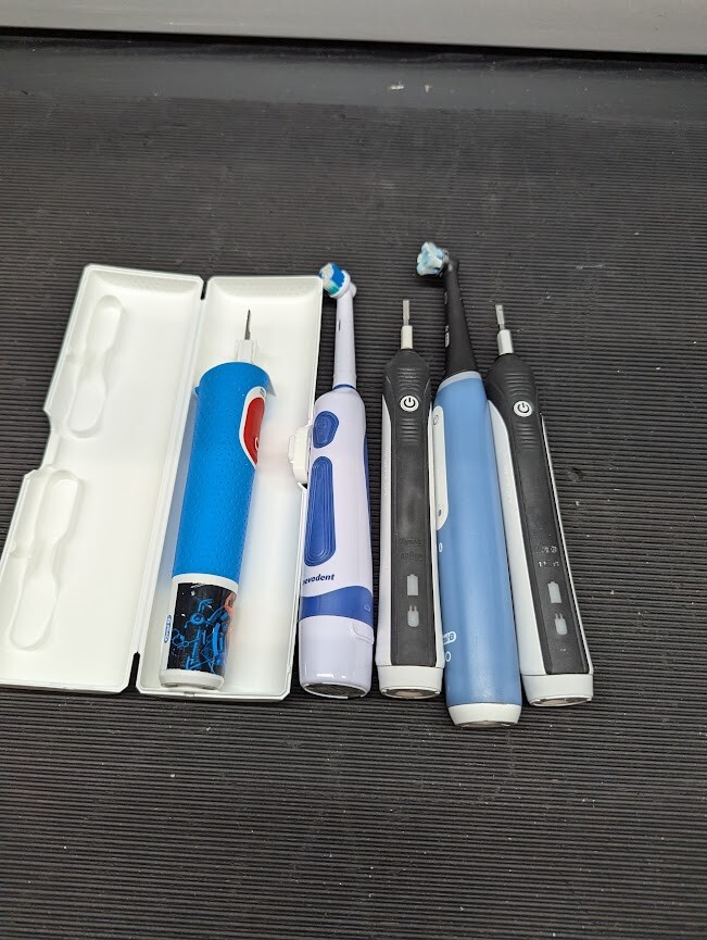LOT of 5 Oral-B Teeth Brush Various Model Not Working For Part
