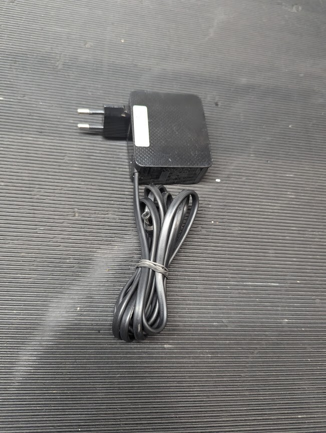 SAMSUNG A2514-MPNL AC Adapter 14.0V 1.79A Used Working With Power Cord