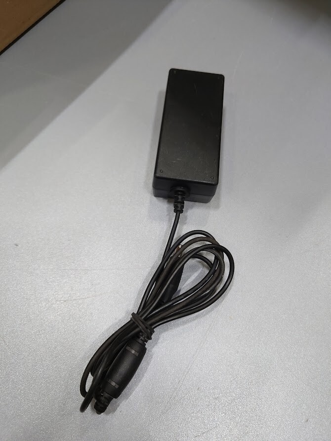 SAMSUNG A2514-DSM AC Adapter 14.0V   1.786A Used Working Without Power Cord