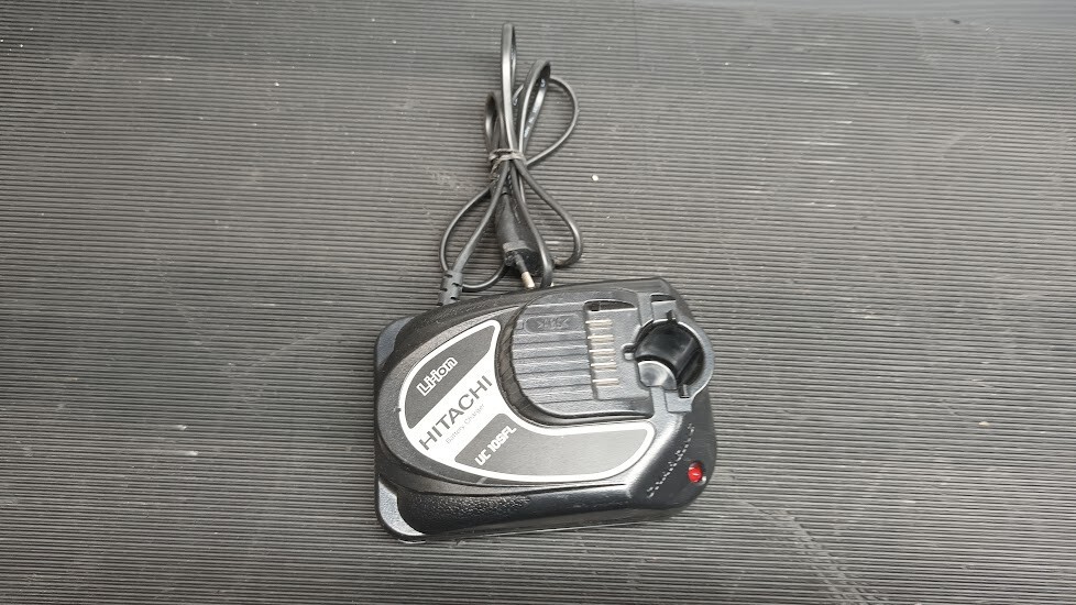 Hitachi UC 10SFL Battery Charger - Used, Not Working, For Parts or Repair