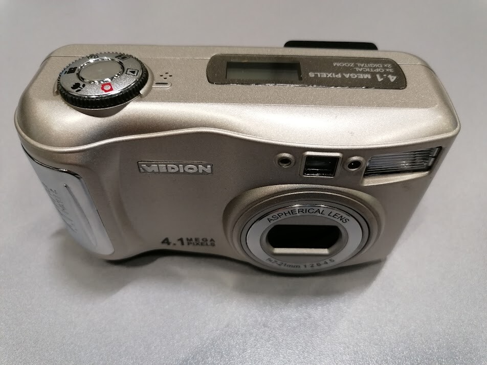 Medion MD 9801  4.1MP Digital Camera Not Working Broken For Parts