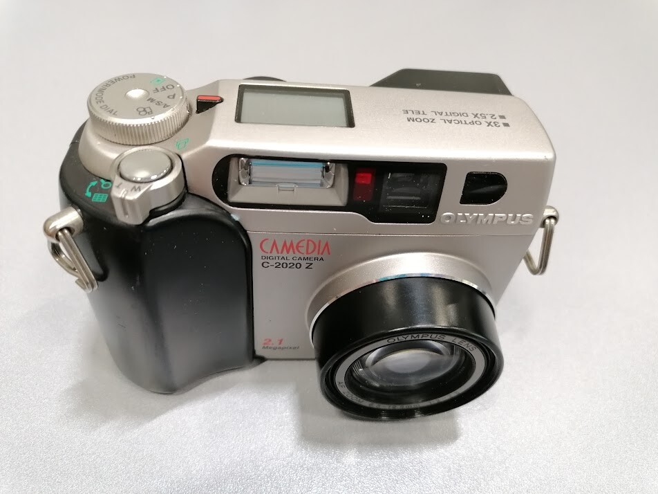 Olympus Camedia C-2020 Z Fotocamera Digitale 2.1MP f/2 Non Funzionante ROTTA ...