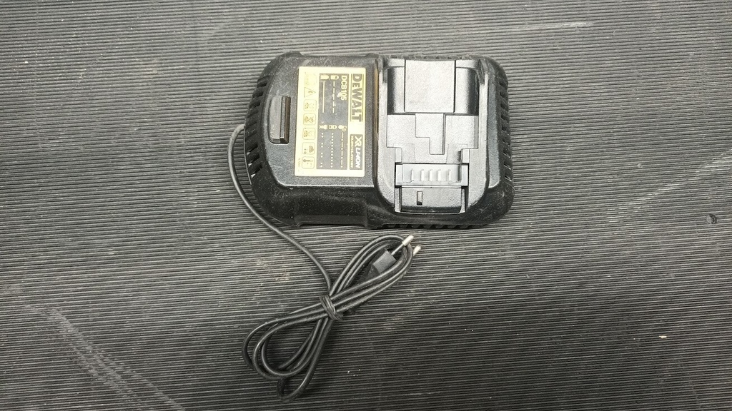 DeWalt DCB105 Battery Charger 10.8V/14.4V/18V XR Li-ion - Used, Not Working