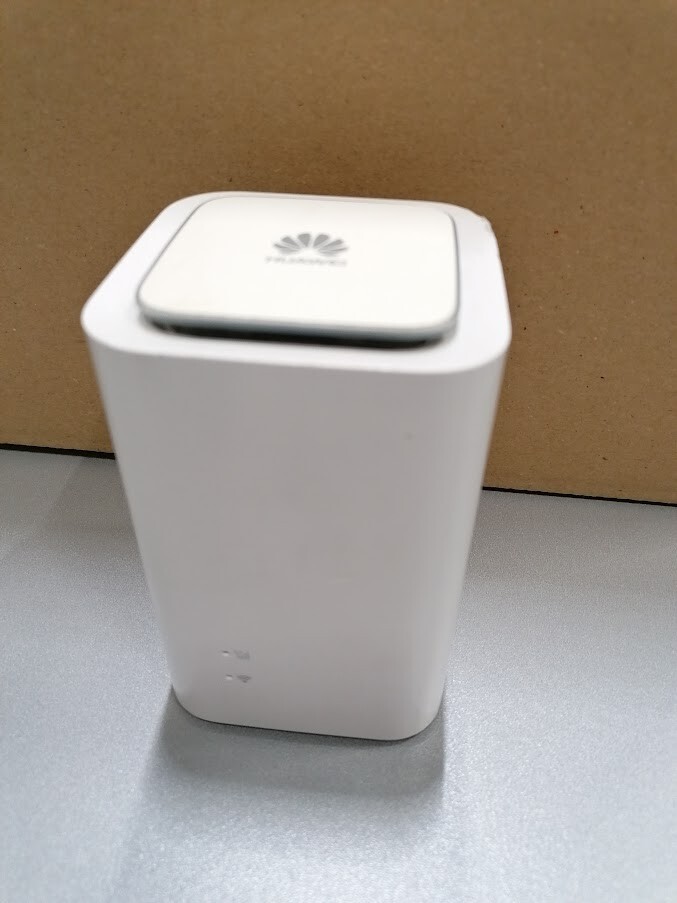 Huawei E5180s-22 4G Wifi Router White Not Working For Parts Without Charger