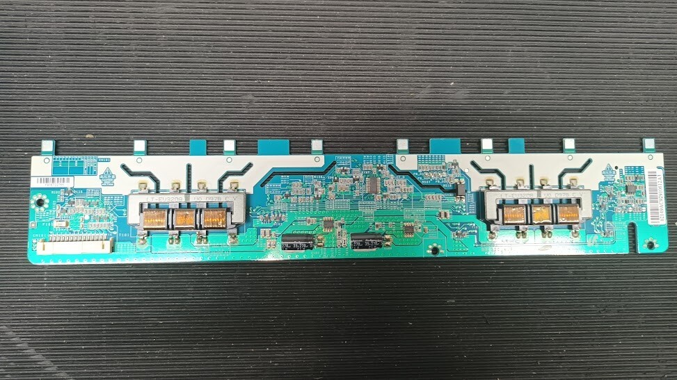 Samsung SSI320-4UB01 Circuit Board - Used Not Working For Parts