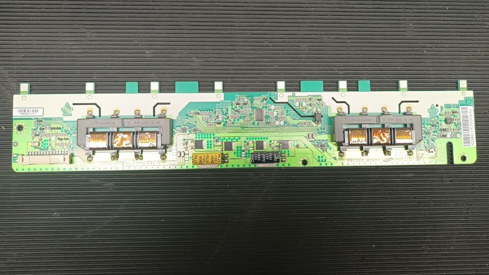Non-Working SST320 4UA01 Samsung Electro-Mechanics PCB Board - For Parts/Repair