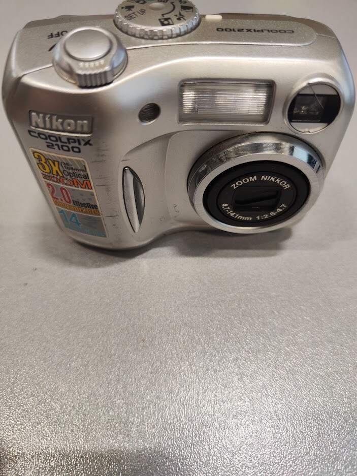 Cámara digital Nikon Coolpix 2100 2.0MP zoom óptico 3X no funciona para piezas