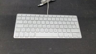 APPLE A1242 Clavier USB Filaire Compact Aluminium Ports USB Occasion Fonctionne