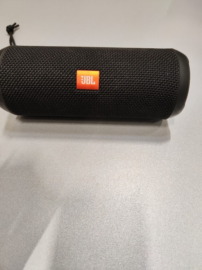 JBL Flip 3 Spritzwassergeschützter Bluetooth Lautsprecher Der Lautsprecher kn...