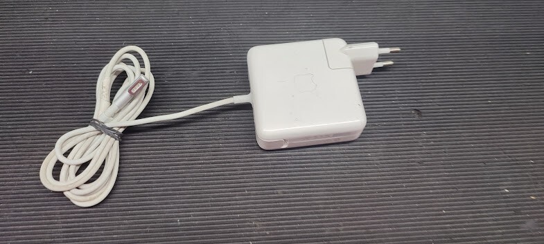 Apple Magsafe Model A1330 60W Power Adapter Weiß Gebraucht Funktioniert