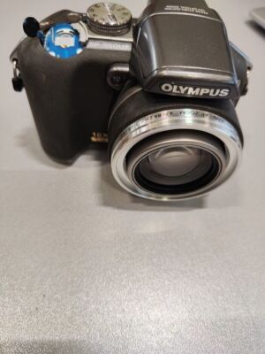 Olympus SP-550UZ 7,1-MP-Digitalkamera 18-fach optischer Zoom funktioniert...