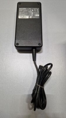 Delta ADP-150BR B Adaptador AC/DC 12V 6A Usado Funciona Sin Cable de...