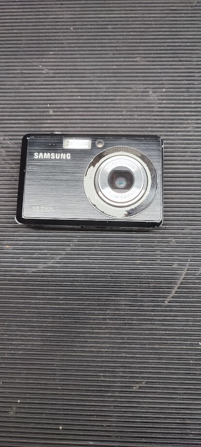 Samsung ES55 10,2-MP-Kompakt-Digitalkamera 3-fach optischer Zoom für Ersatzteile