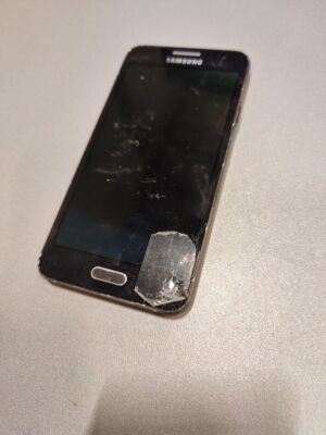 Samsung Galaxy A3 SM-A300FU 16GB Storage 1.5GB RAM Smartphone Used BROKEN Screen