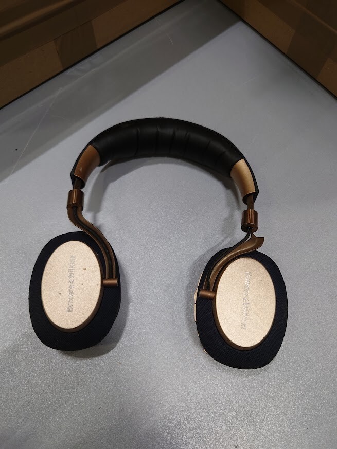 Bowers & Wilkins PX Active Noise Cancelling Wireless Headphones Blue