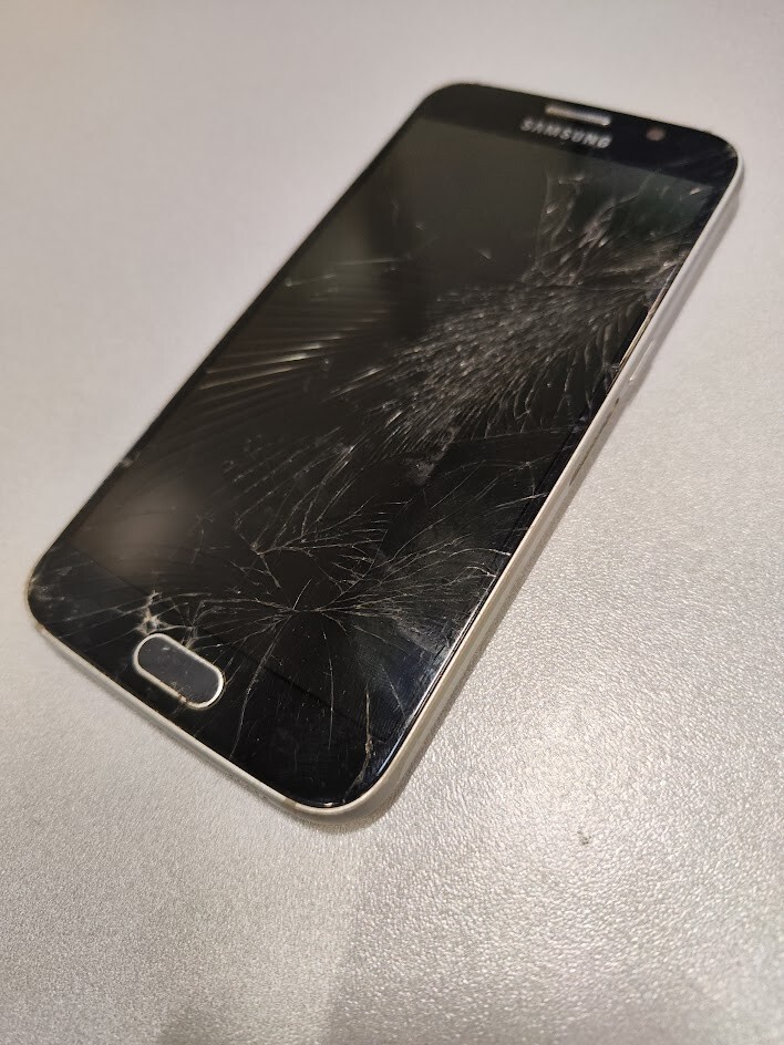 Samsung Galaxy S6 SM-G920F 32GB Storage 3GB RAM Smartphone Not Working For Parts