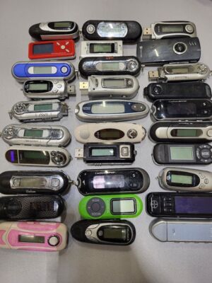 Lot of 30 Old Various Models MP3 Players Used NOT WORKING
