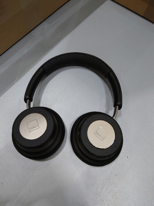 Non-Working Dali iO-6 Over-Ear Headphones – Signs of Use Black Without original