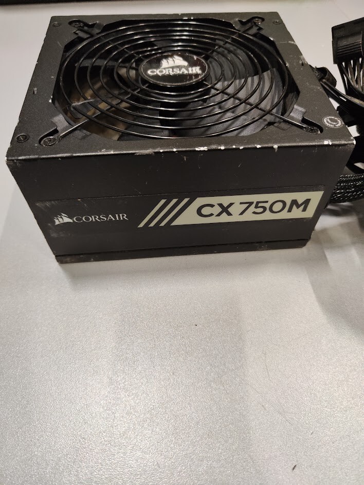 Corsair CX750M 75-002019 Netzteil 750W ohne Netzkabel gebraucht funktioniert