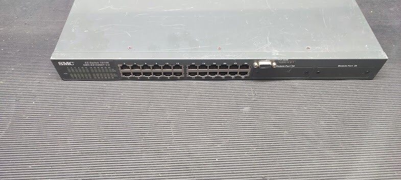 SMC EZ1026DT V.2 24-Port Ethernet Switch Untested For Parts