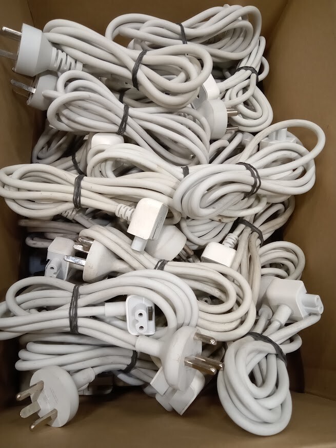 LOT OF 40 Apple A1264 Airport Express Wifi Mac+PC Base Not Tested For Parts