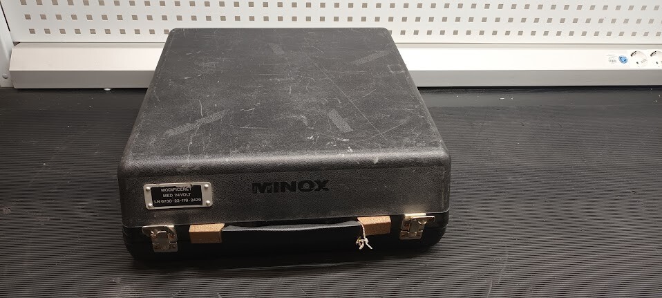 PROJEKTOR BEAMER MINOX TYP 32686 ungetestet für Teile oder Reparatur