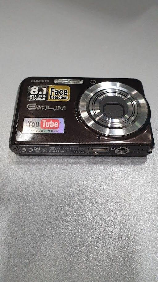 CASIO EXILIM EX-S880 8.1MP 3x Optical Zoom Digital Camera Not Working