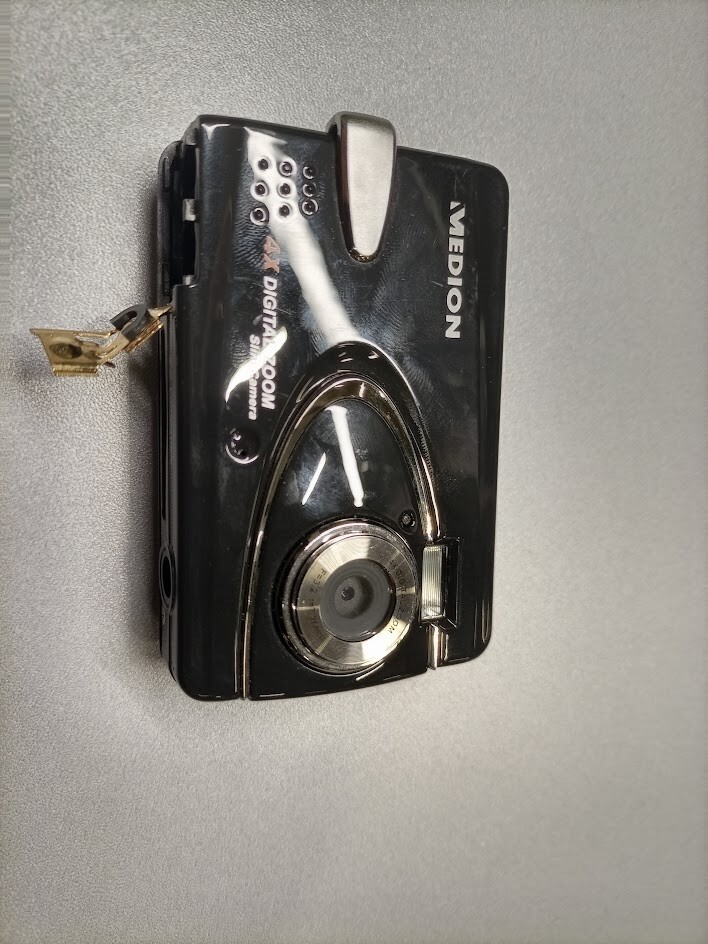 Medion 5.1MP Digital Camera 4X Optical Zoom Broken  Not Working For Parts