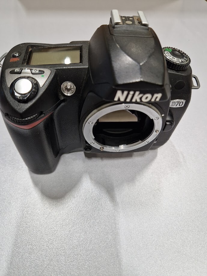 Nikon D70 6.1MP Digital SLR Camera Only Body Black Used For Parts