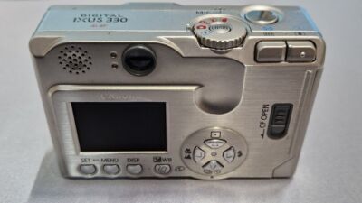 Canon IXUS 330 2,0-MP-Digitalkamera 3-fach optischer Zoom silber...