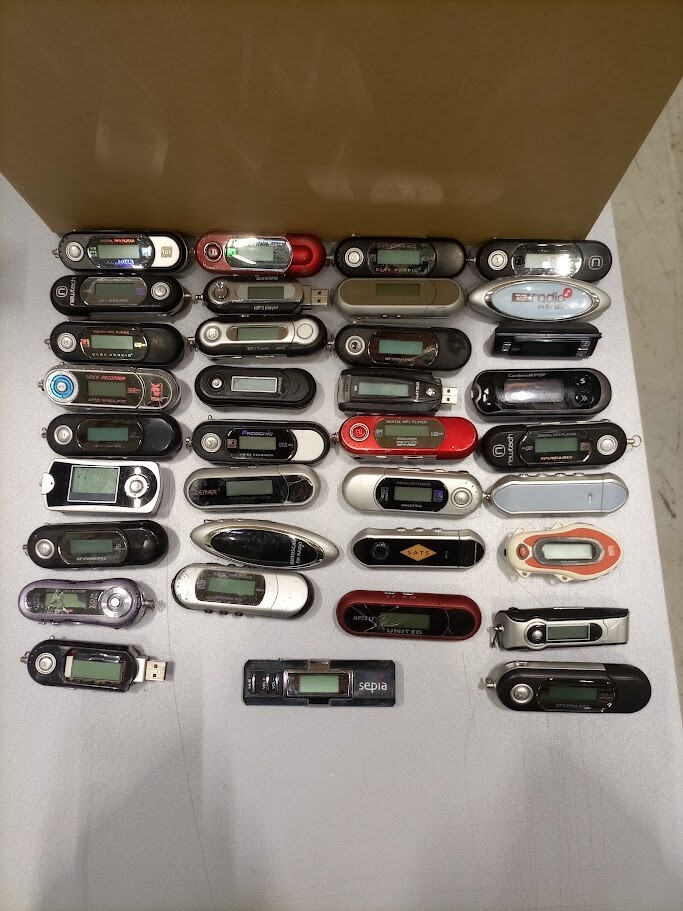 LOT OF 35 Various Models MP3 Players Not Working For Parts