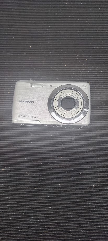 Medion MD 86575 20.0MP Digital Camera 5X Optical Zoom Not Working For Parts