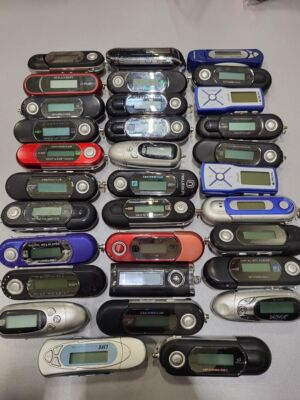 Lot of 32 Old Various Models MP3 Players Used Fully Functional