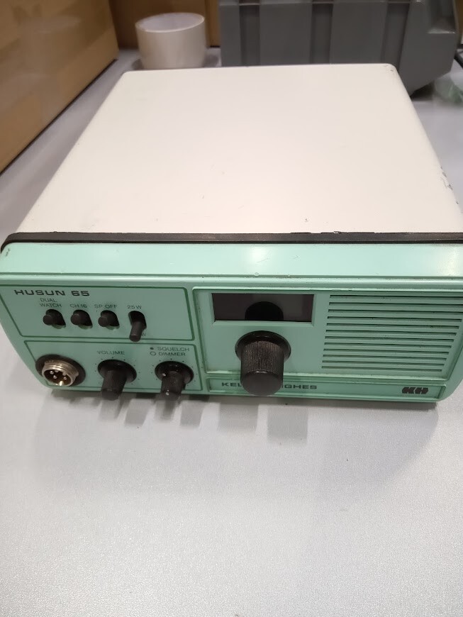 Radio vintage Kelvin Hughnes Husun 65 azul no funciona para piezas