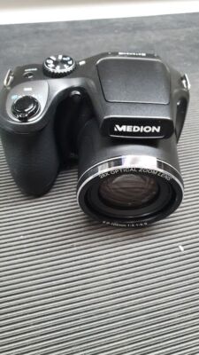 MEDION 26x Optical Zoom 16,0MP Digital Camera 4.0-104mm Black Used Working