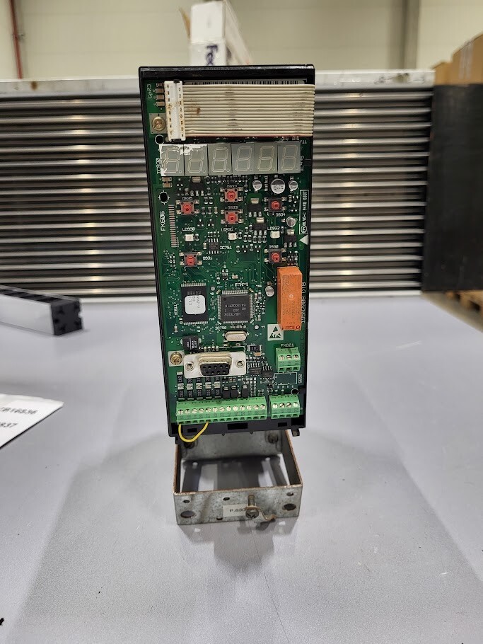 Danfoss VLT 2800 | VLT2807PT4B20STR1DBF00A00 0.75KW NOT TESTED For Parts