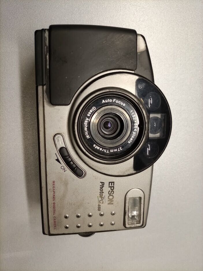 Epson PhotoPC 650 Digital Camera Silver  Not Working For Parts Only