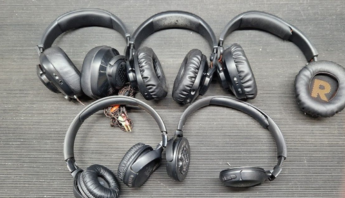 Lote de 5 auriculares Bluetooth JBL varios modelos no funcionan para piezas