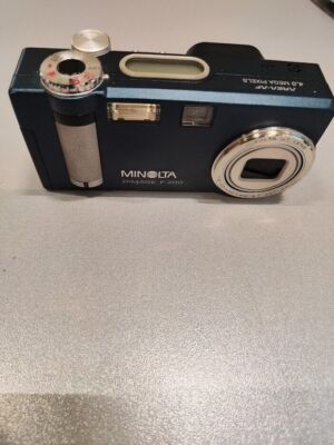 Cámara digital Minolta Dimage F200 4MP 2,8-4,7 mm zoom azul no funciona