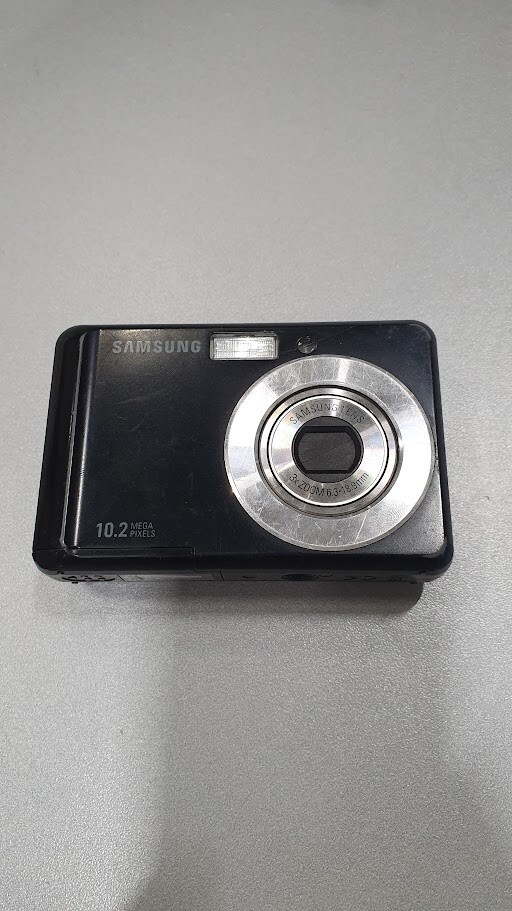 Samsung ES15 10.2MP Compact Digital Camera Black Not Working For Parts Only