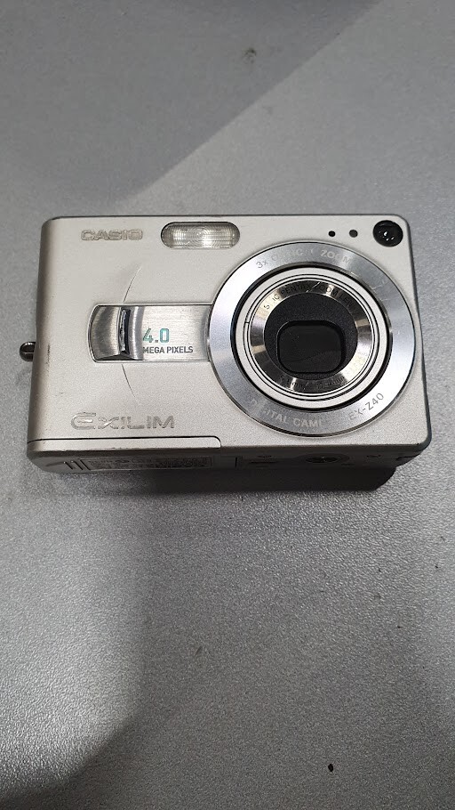 Casio Exilim EX-Z40 4.0MP Digital Camera 3X Optical Zoom Not Working For Parts