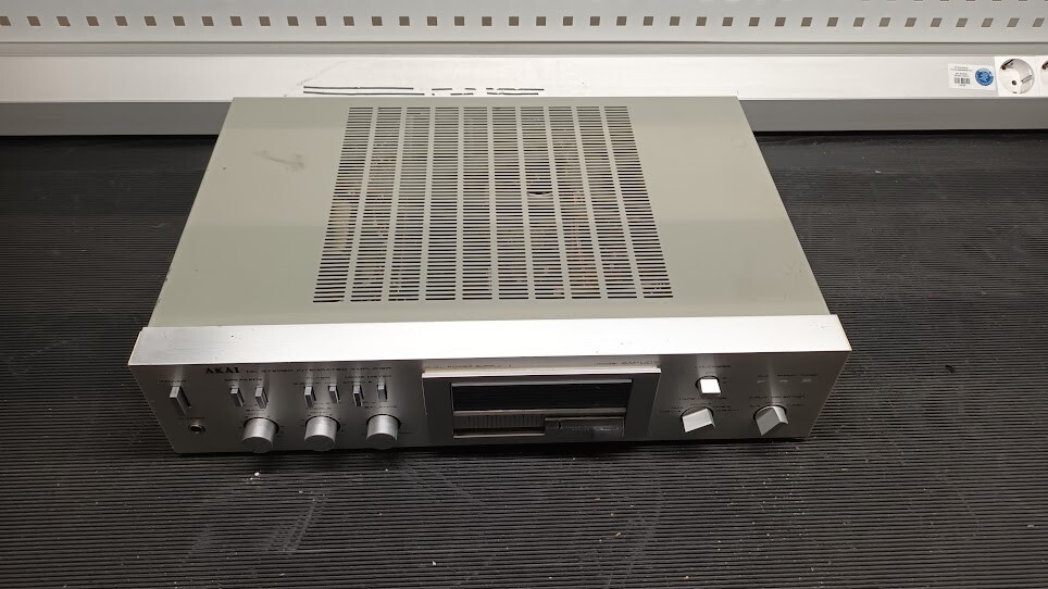 Used AKAI AM-U03 Stereo Integrated Amplifier – Working, No Accessories