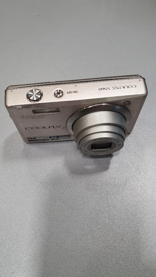 Nikon Coolpix S560 10.0MP Digital Camera 5X Optical Zoom Not Working For Parts
