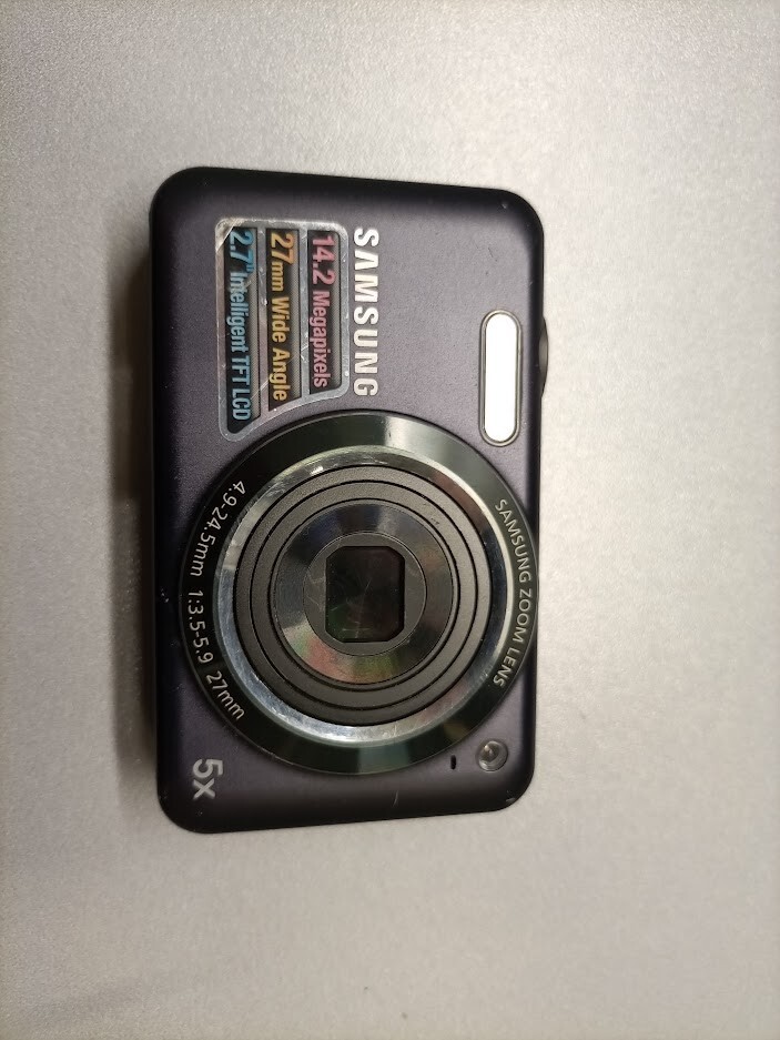 SAMSUNG ES75 Digital Camera 14.2 MP 5x Optical Zoom Black Not Working For Parts