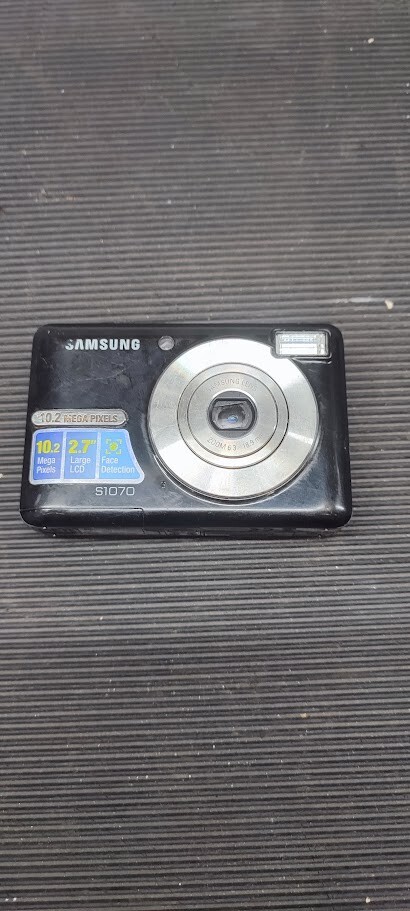 Samsung S1070 Digital Camera 10.2MP Optical Zoom Black  Not Working  For Parts