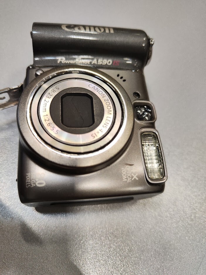 Canon PowerShot A590 IS Digital Camera 4X Optical Not Working Broken  For Parts