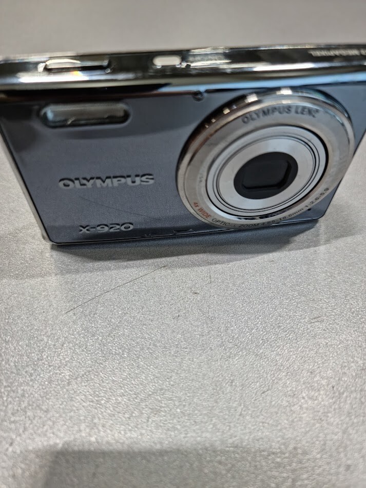 Cámara digital Olympus X-920 12MP zoom óptico 4X usada no funciona para piezas