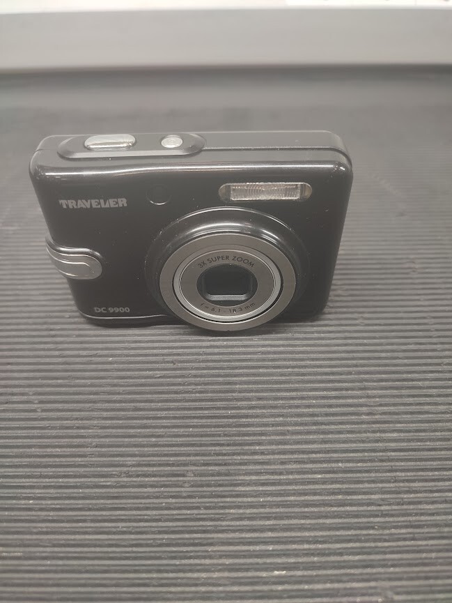 Traveler DC9900 Digital Camera 3X Optical Zoom 6.1-18.3mm Not Working For Parts