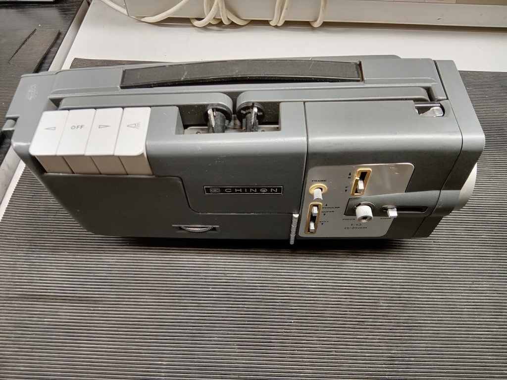 Chinon C-200S Projector Standard 8mm Grey 220V AC, 50/60Hz Not Working For Parts