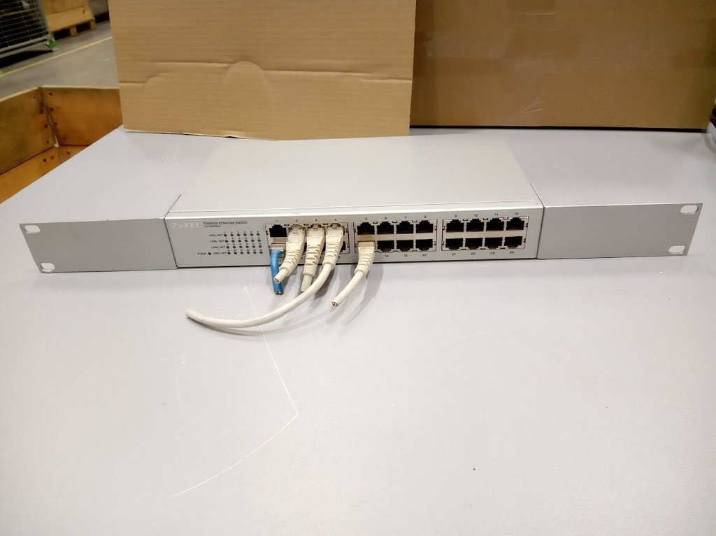 ZyXel ES-124P Desktop Ethernet Switch 10/100Mbps China   Not Tested For Parts